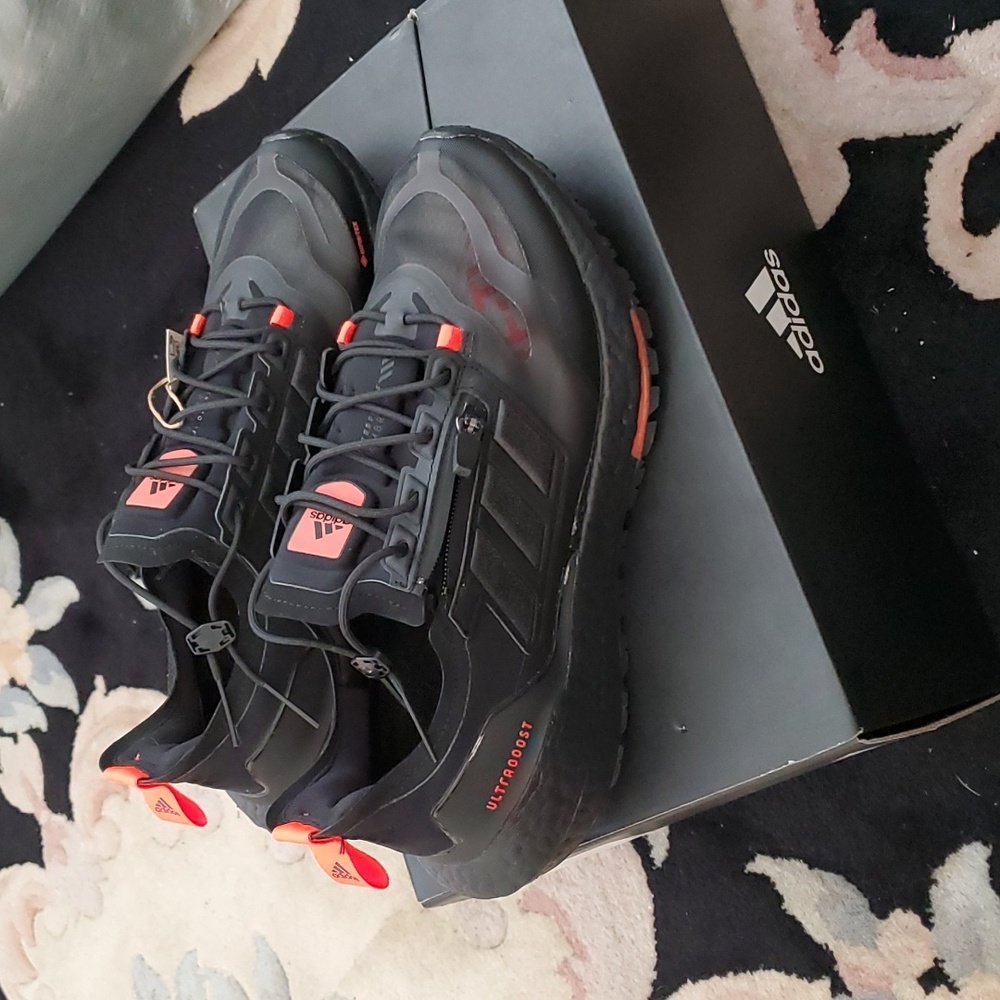Adidas UltraBoost 21 Gore Tex Carbon Black Solar Red. New in Box Mens size 6.5